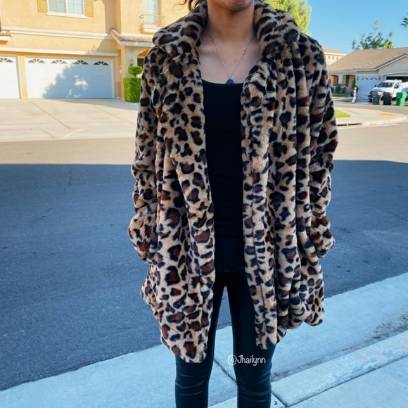 Leopard Faux Fur coat - Picture 3 of 9
